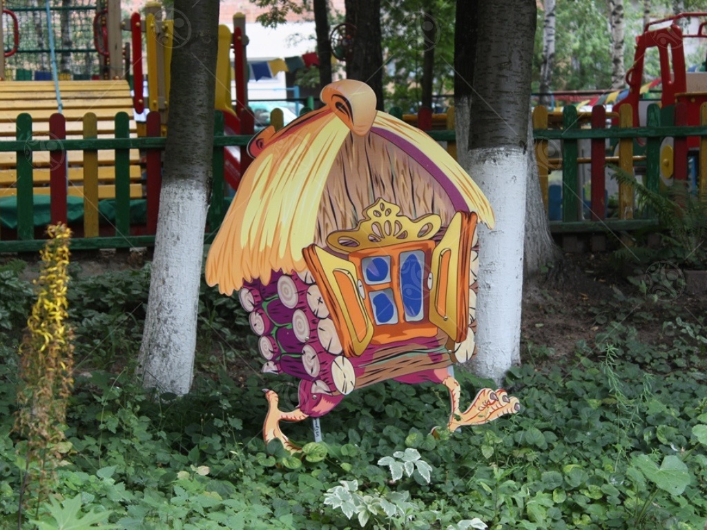 Уличная фигура "Избушка на курьих ножках" Уличная фигура "Избушка на курьих ножках"